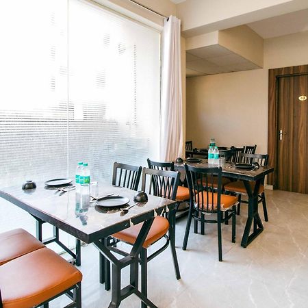 Hotel Treebo Elite Corporate, Sector 62 Noida Esterno foto