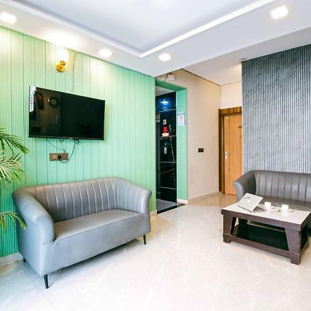 Hotel Treebo Elite Corporate, Sector 62 Noida Esterno foto