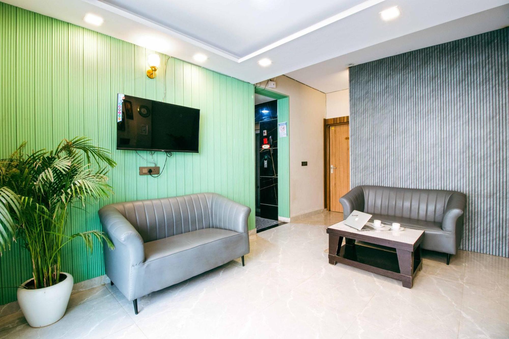 Hotel Treebo Elite Corporate, Sector 62 Noida Esterno foto