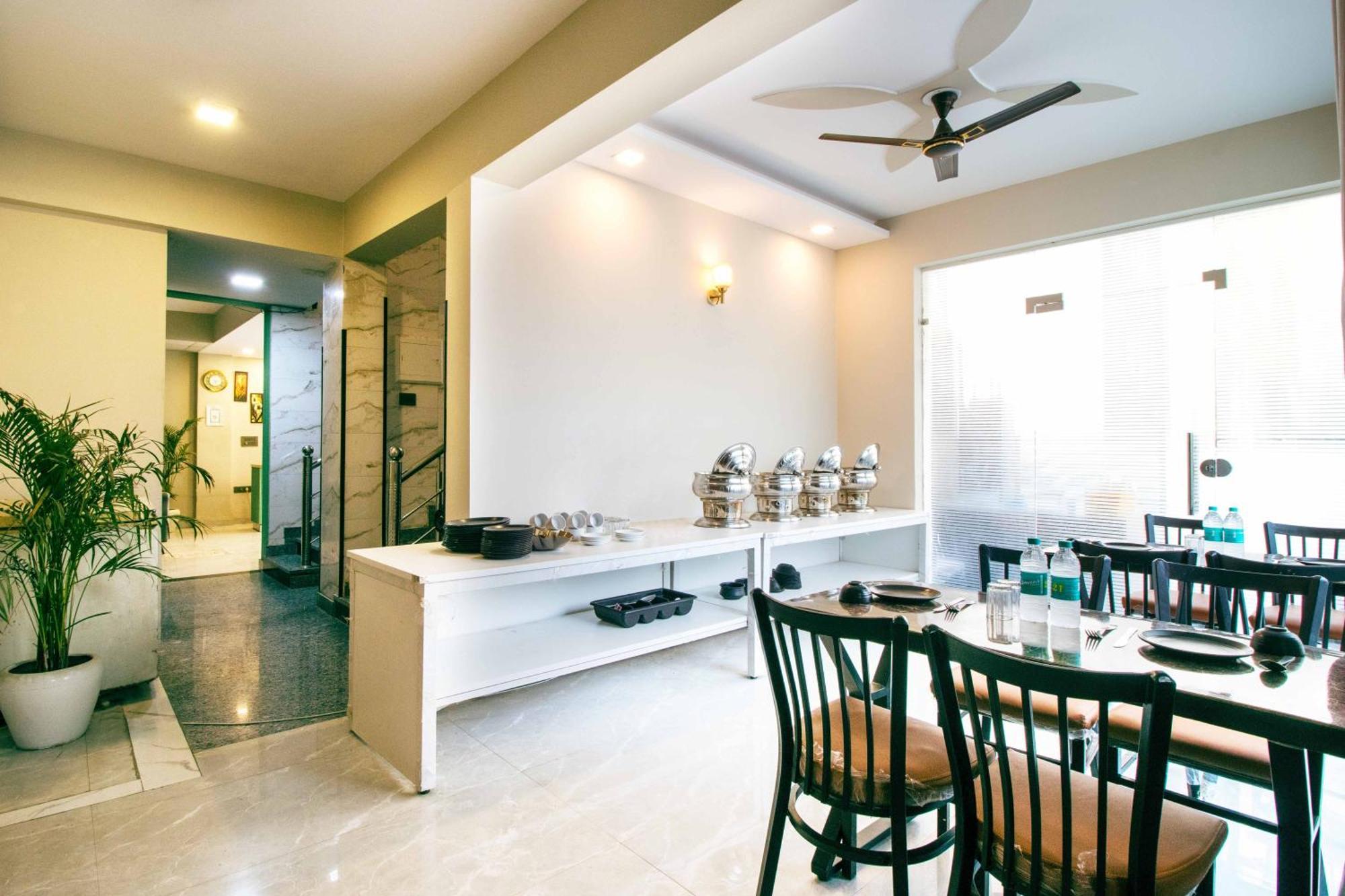 Hotel Treebo Elite Corporate, Sector 62 Noida Esterno foto