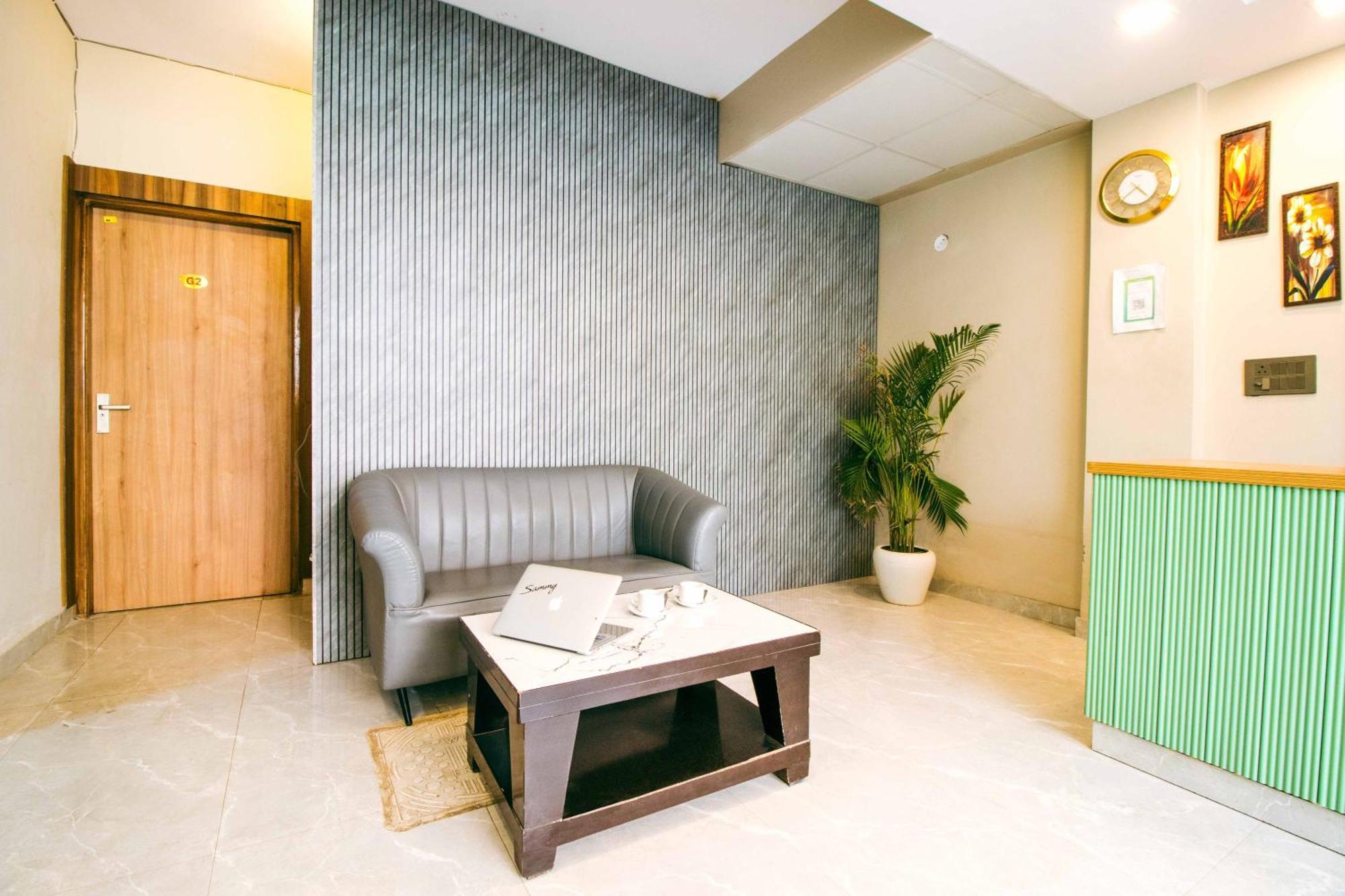 Hotel Treebo Elite Corporate, Sector 62 Noida Esterno foto