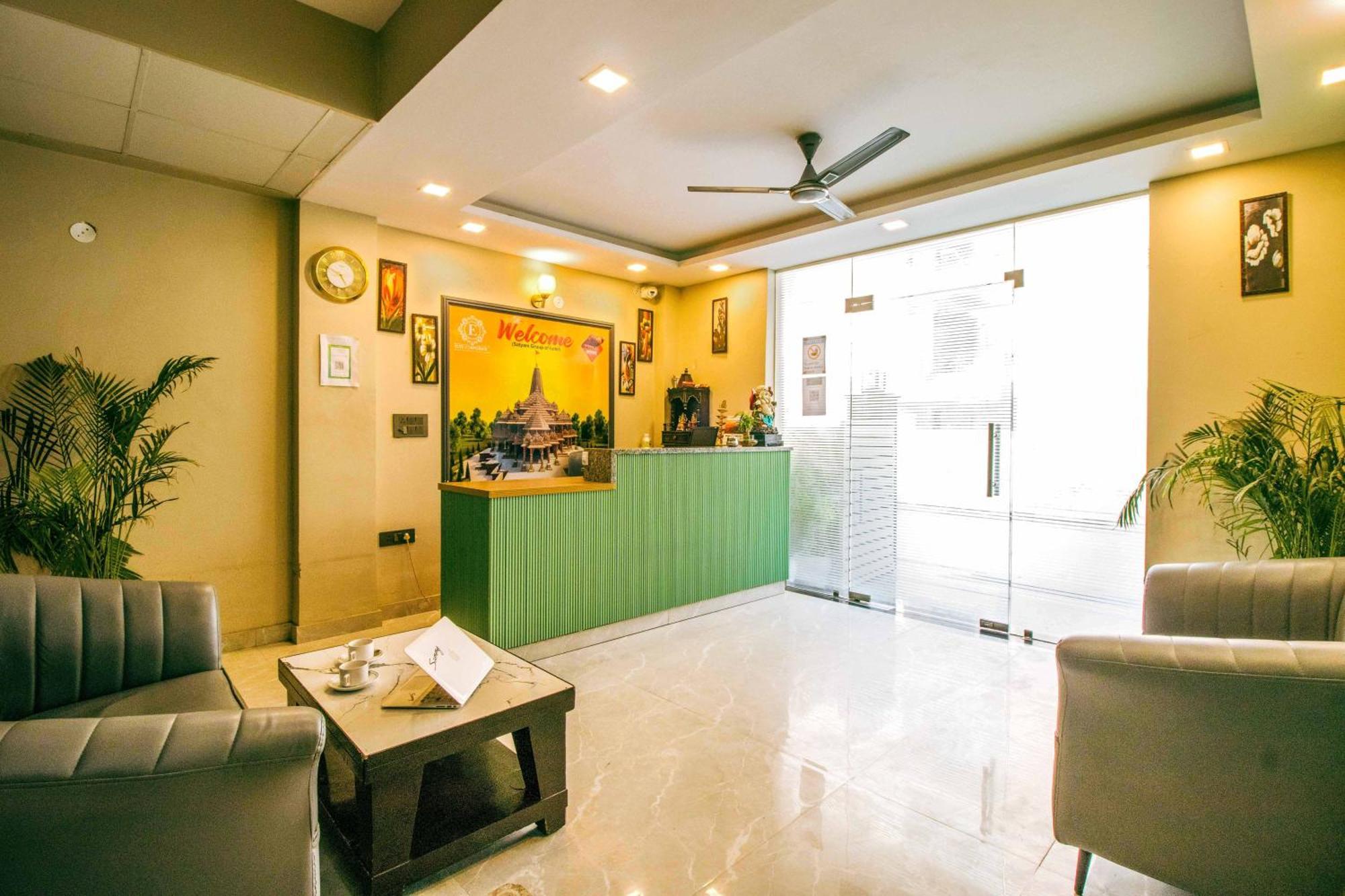 Hotel Treebo Elite Corporate, Sector 62 Noida Esterno foto