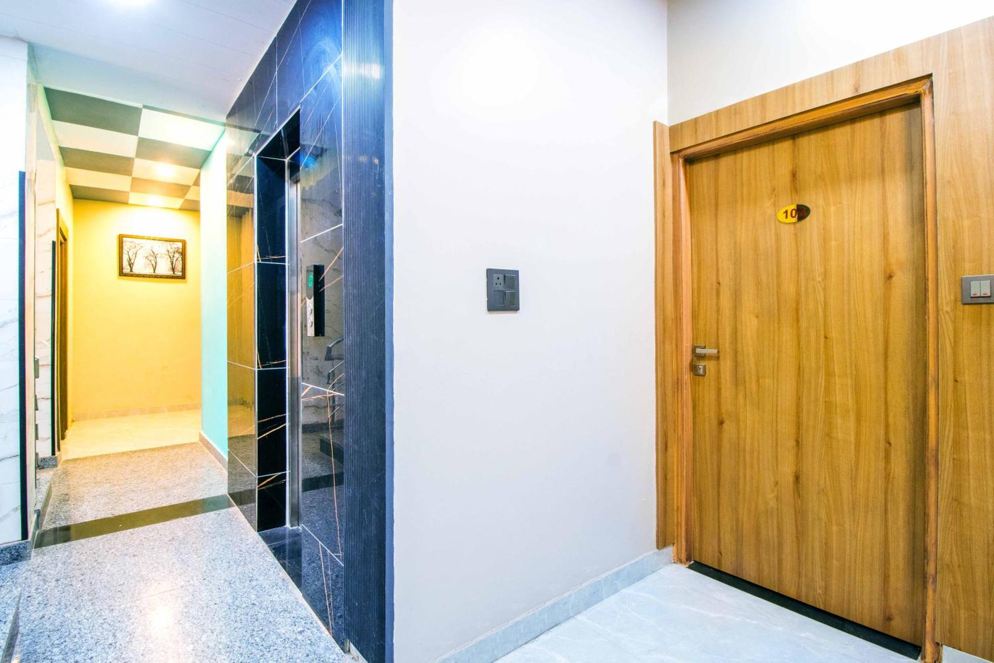 Hotel Treebo Elite Corporate, Sector 62 Noida Esterno foto