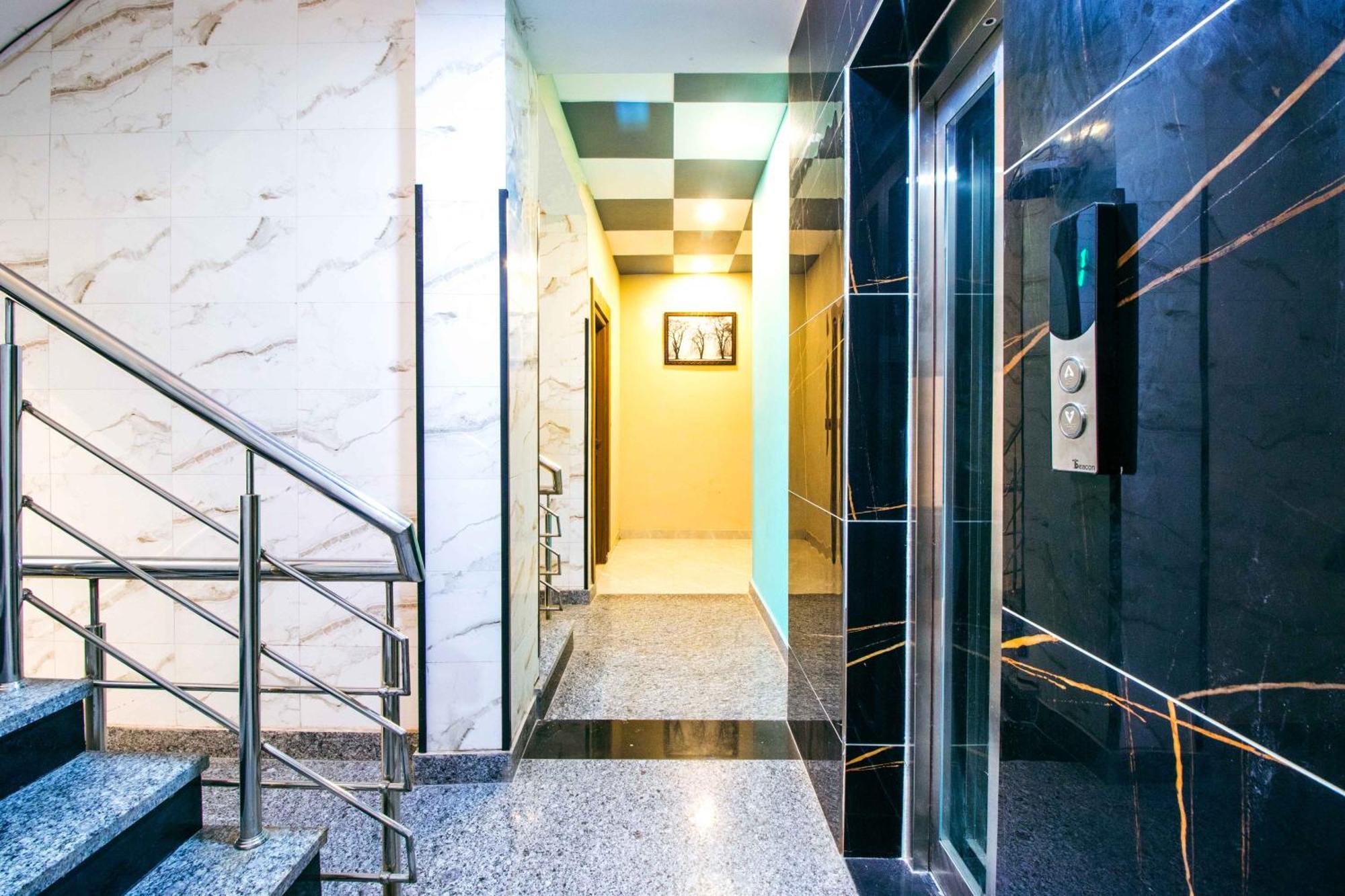 Hotel Treebo Elite Corporate, Sector 62 Noida Esterno foto