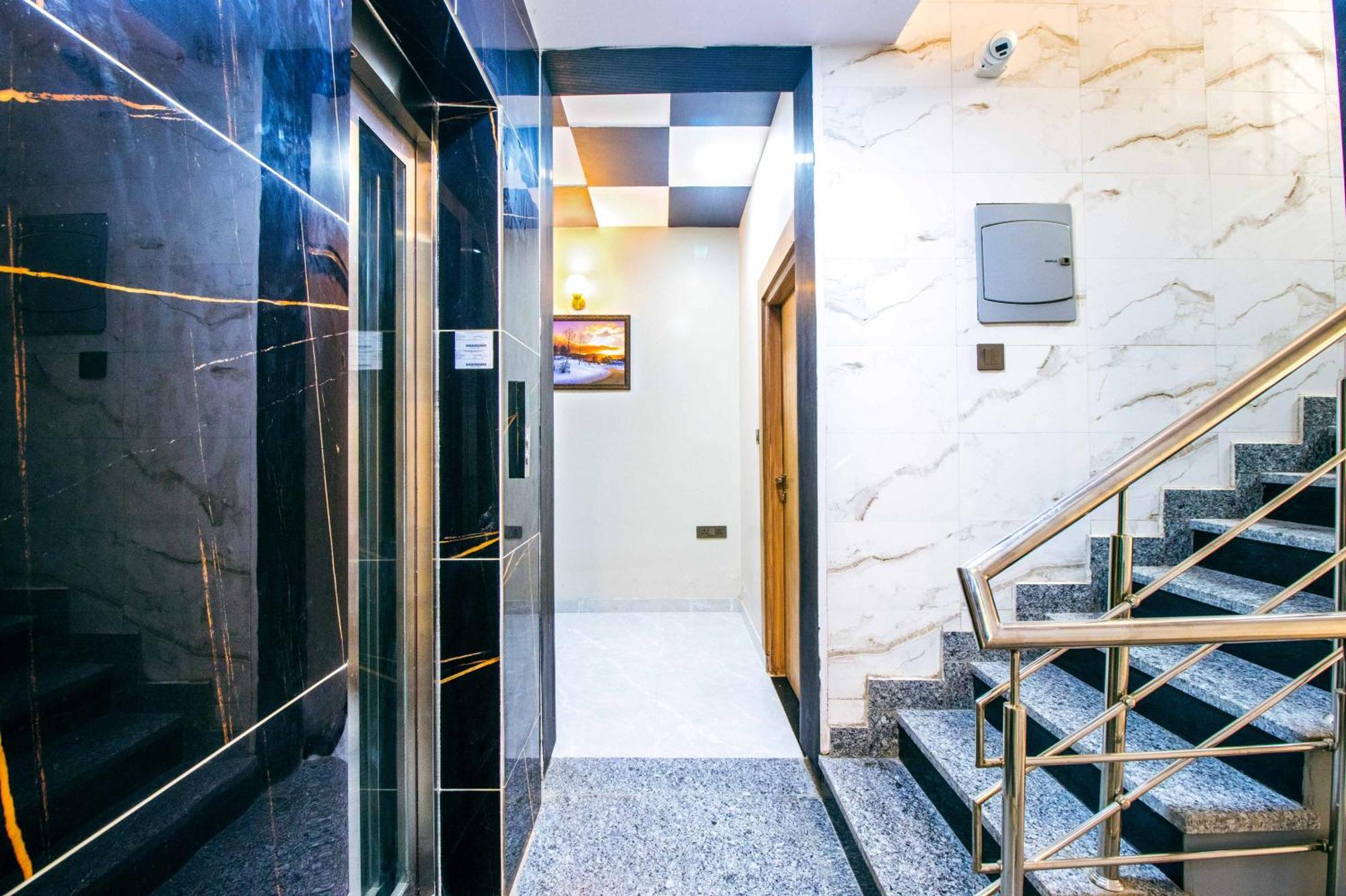 Hotel Treebo Elite Corporate, Sector 62 Noida Esterno foto